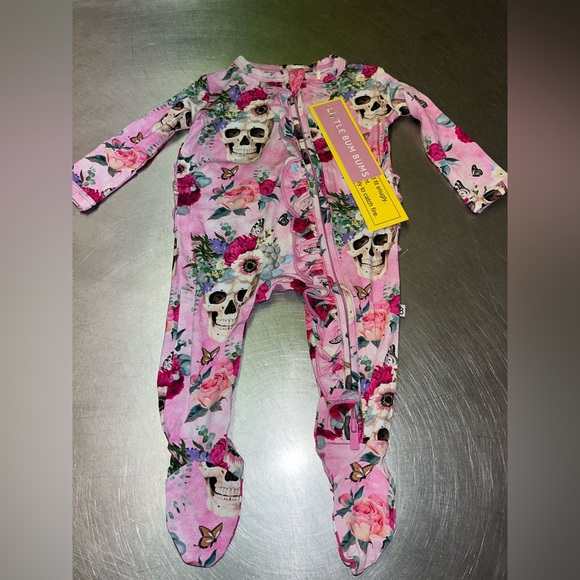 Infant Queen Ruffle Footie - Picture 5 of 6